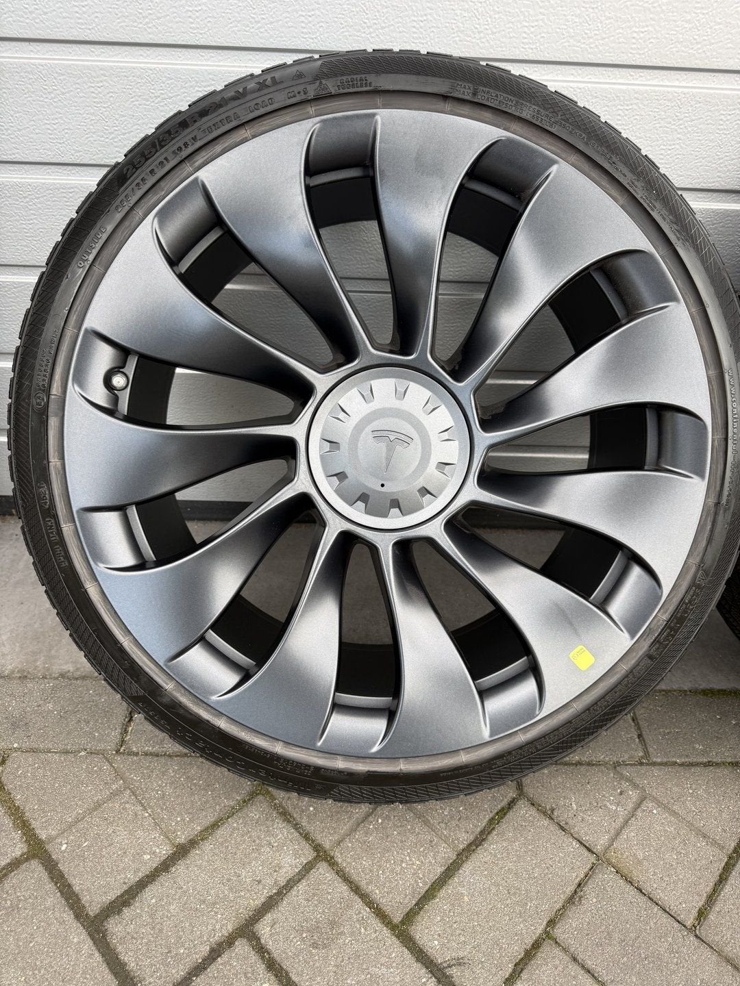 Foto 7 van 21 " Tesla Model Y velgen Performance sensoren winterbanden
