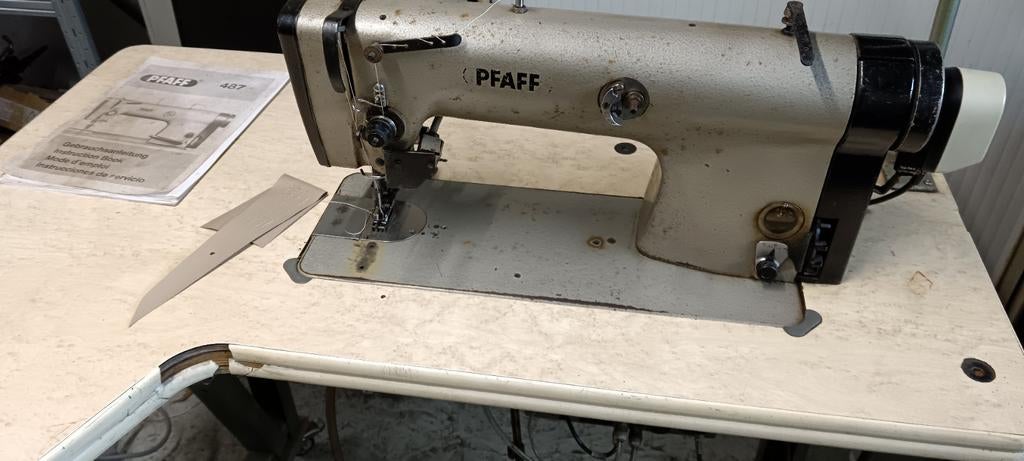 Pfaff 487 industriële naaimachine, Hobby en Vrije tijd, Naaimachines en Toebehoren, Ophalen, Naaimachine, Industrieel, Gebruikt