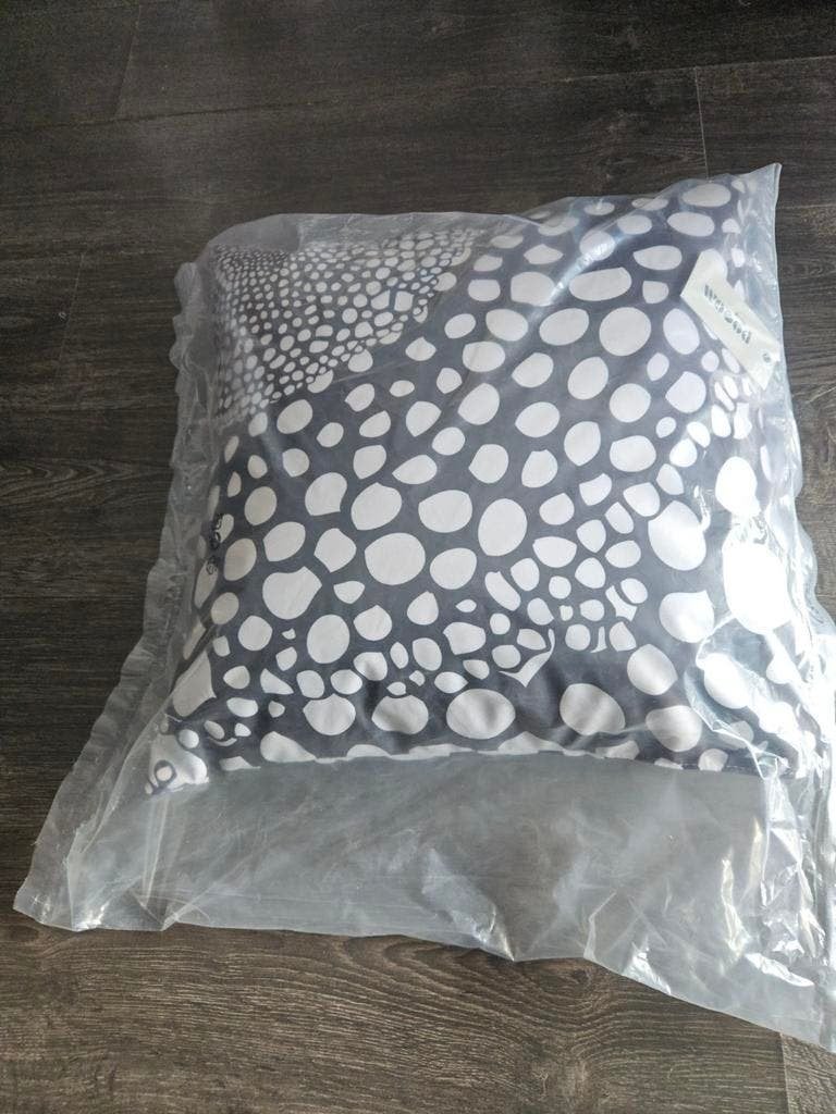 4 x Woood koda kussen zwart wit nieuw in verpakking., Huis en Inrichting, Ophalen of Verzenden, Nieuw, Zwart, Vierkant