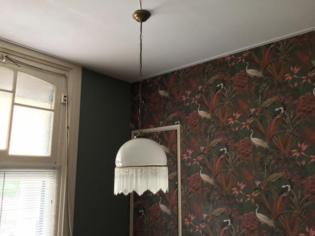 Mooie art deco stijl melkglas hanglamp met glazen staafjes, Art deco, Ophalen of Verzenden, Minder dan 50 cm, Glas
