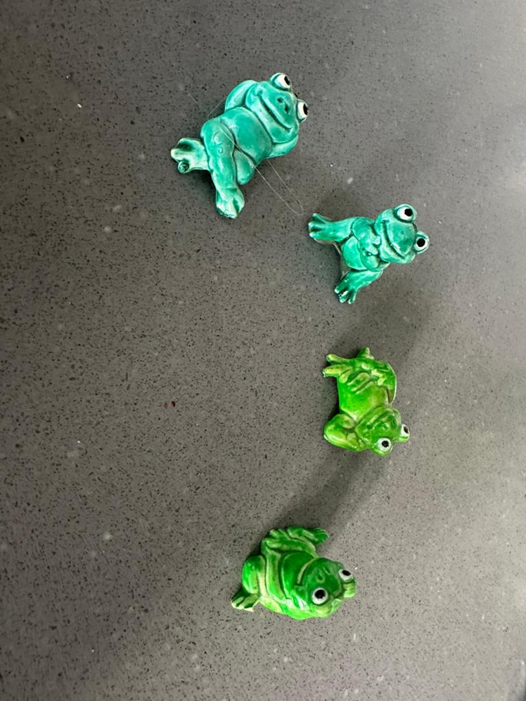 Kikkers in gesprek, Ophalen of Verzenden, Zo goed als nieuw, Beeldje of Figuurtje