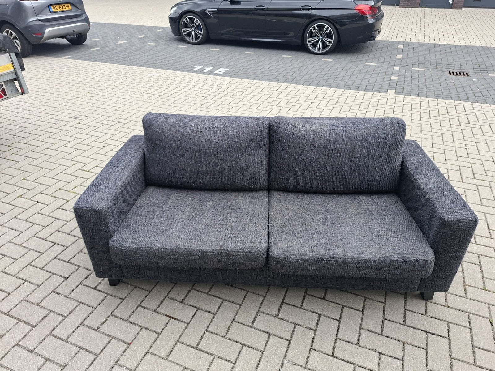 Grijze Tweezits Bank - Gratis af te halen in Nijkerk!, Ophalen, Gebruikt, 150 tot 200 cm, Tweepersoons