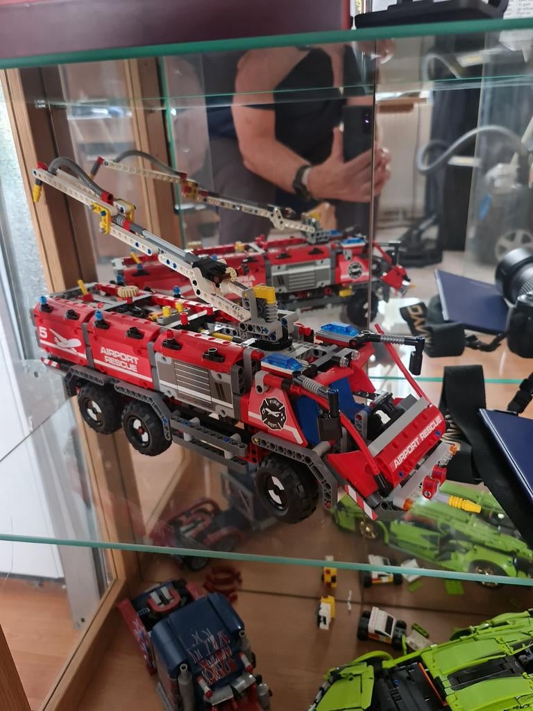 Lego Technic Airport Rescue Voertuig (42068) met boek, Gebruikt, Lego, Compleet, Ophalen of Verzenden