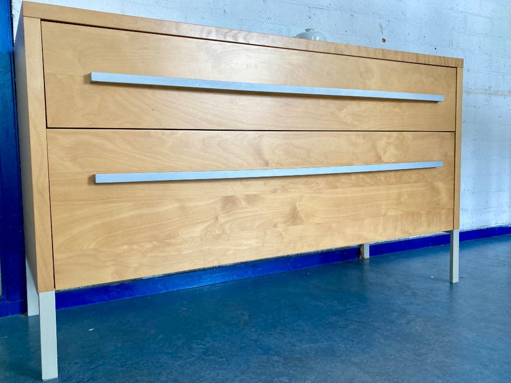 Moderne blank houten ladekast met 2 lades en metalen poten, Huis en Inrichting, Gebruikt, 100 tot 150 cm, Modern, minimalistisch