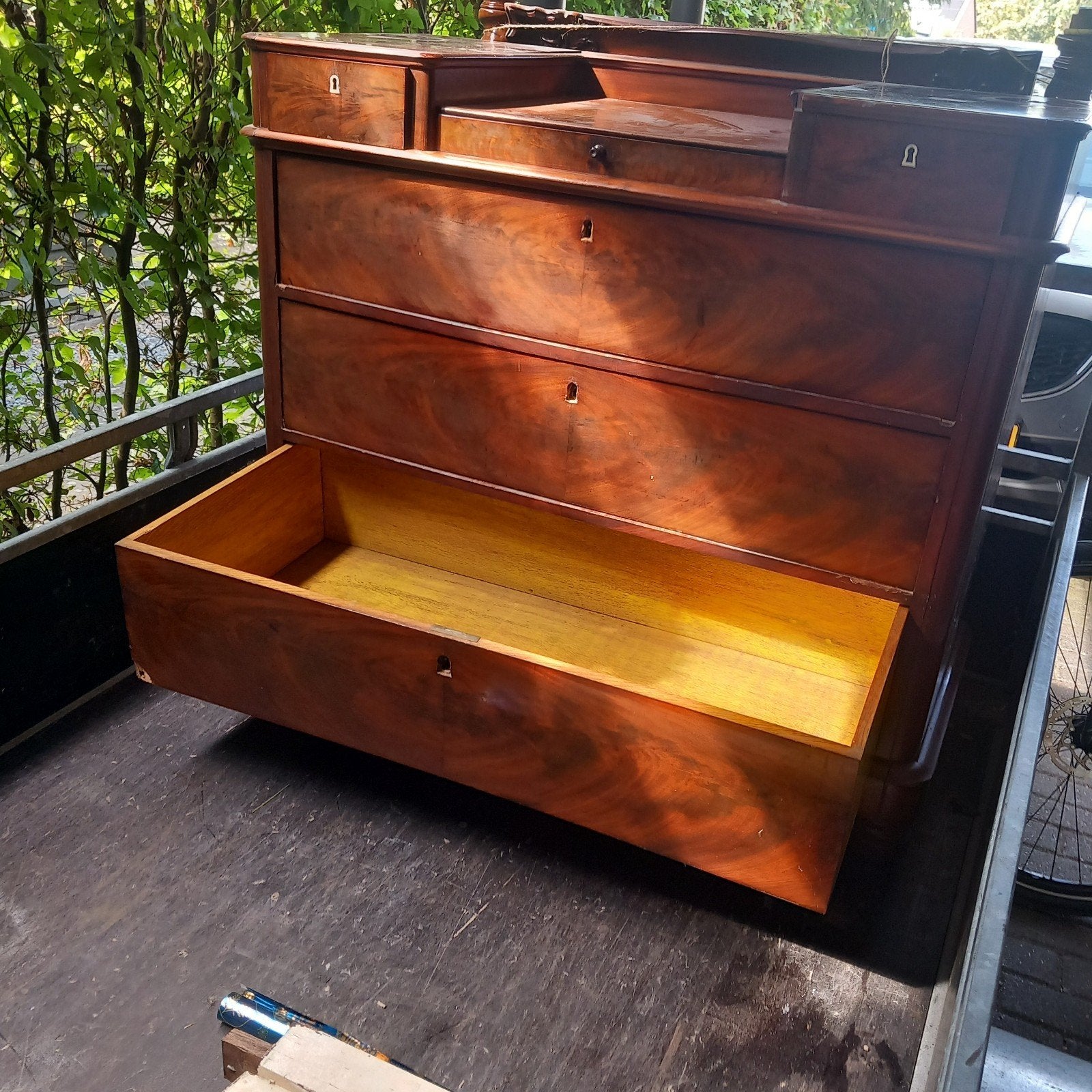 GRATIS Antieke ladekast/commode met secretaire-functie, Antiek en Kunst, Ophalen