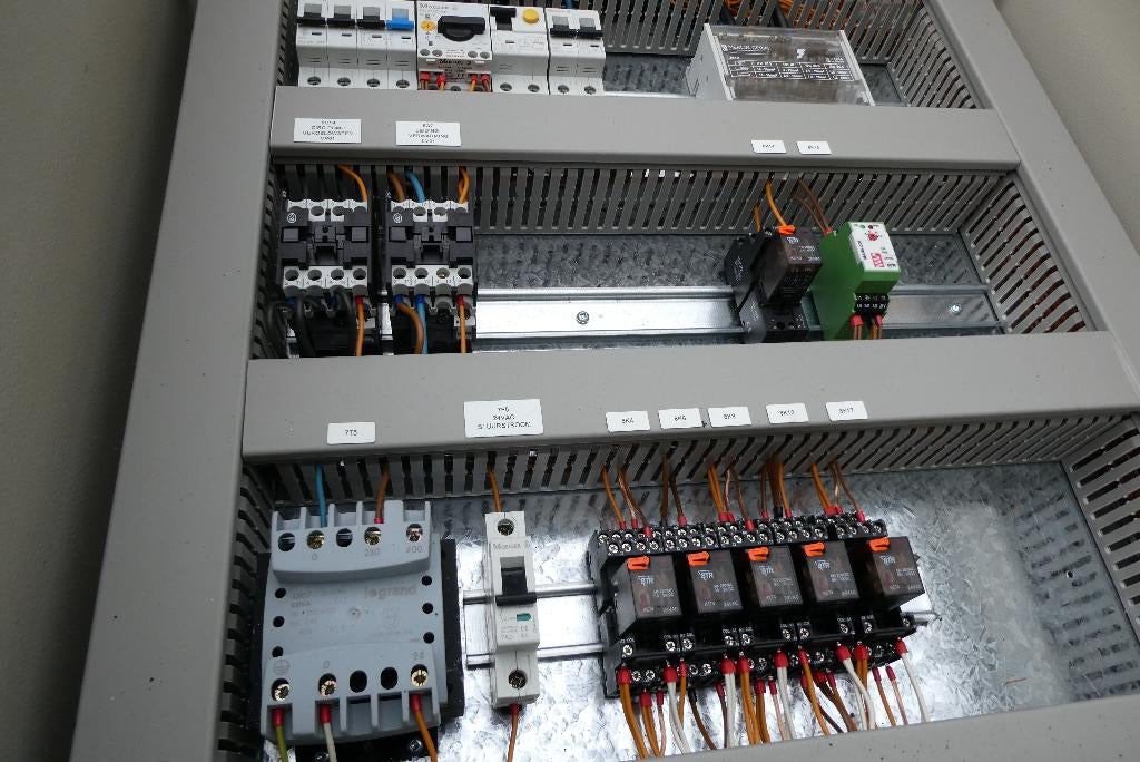 Elektriciteits, Schakelkast, H 80x B60 x D30 CM / + inhoud, Doe-het-zelf en Verbouw, Elektra en Kabels, Ophalen, Gebruikt, Overige typen