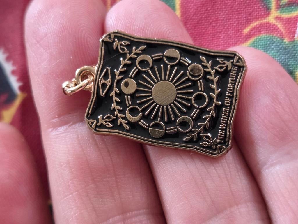 Bedel ' / hanger The Wheel of Fortune' Tarotkaart, Ophalen of Verzenden, Nieuw, Overige materialen