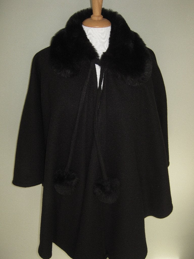 Winter cape ., Ophalen of Verzenden, Zo goed als nieuw, Maat 42/44 (L), Zwart