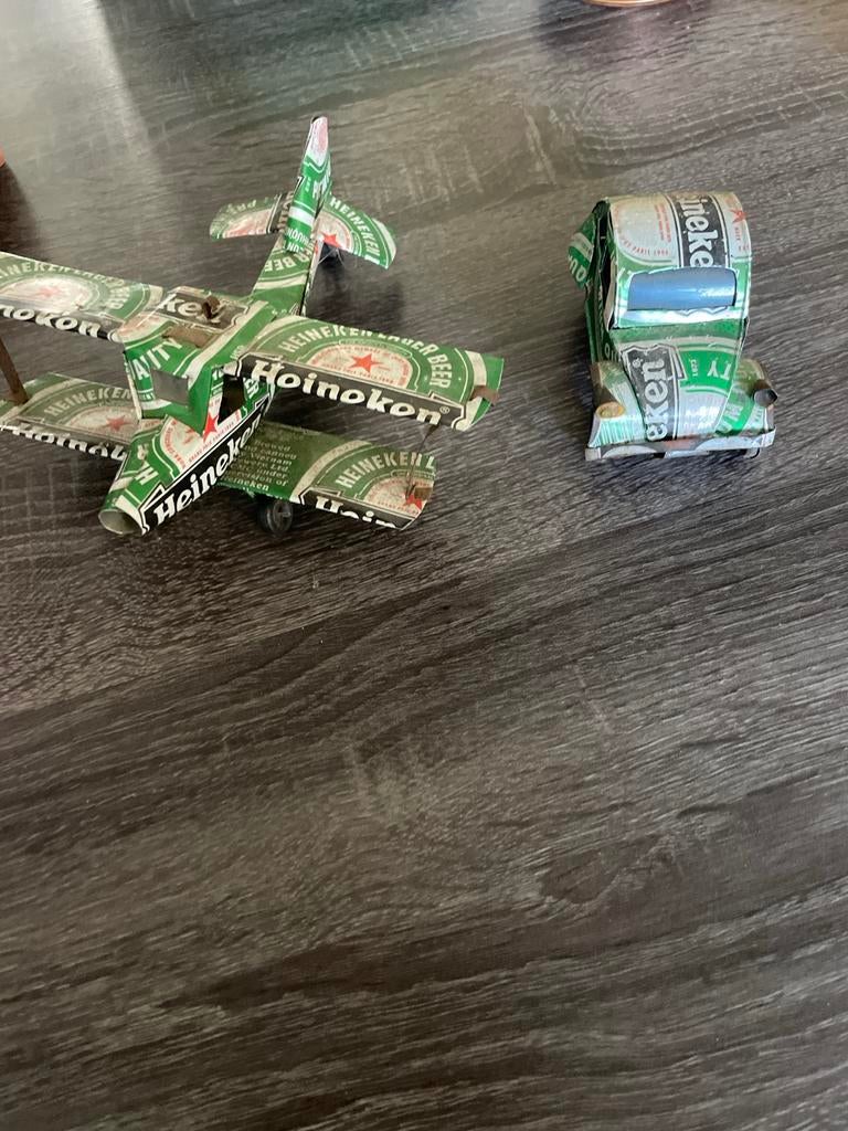 Heineken blikjes vliegtuig en auto - unieke decoratie, Ophalen of Verzenden, Gebruikt, Overige typen