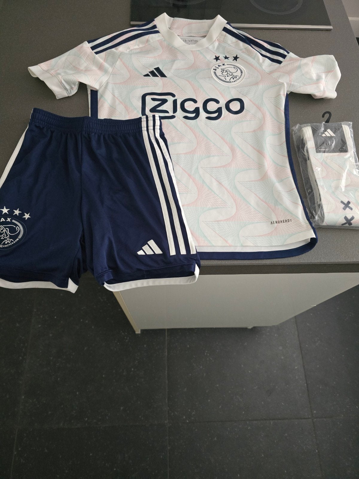 Ajax uit tenue 2023/2024 (shirt, broekje, sokken) - Maat 164, Adidas, Jongen of Meisje, Ophalen of Verzenden, Zo goed als nieuw