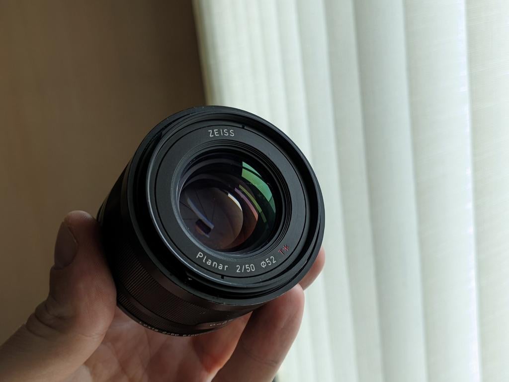 Zeiss Loxia 50mm f/2 Planar T* Lens Sony FE, Ophalen of Verzenden, Gebruikt, Standaardlens