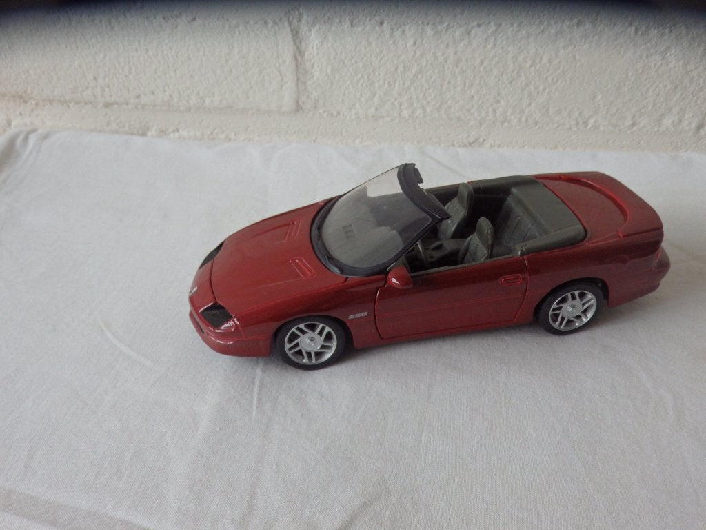 Maisto Camaro Z28 Rood Cabrio schaal 1:25, Ophalen of Verzenden, Nieuw, Auto, Maisto