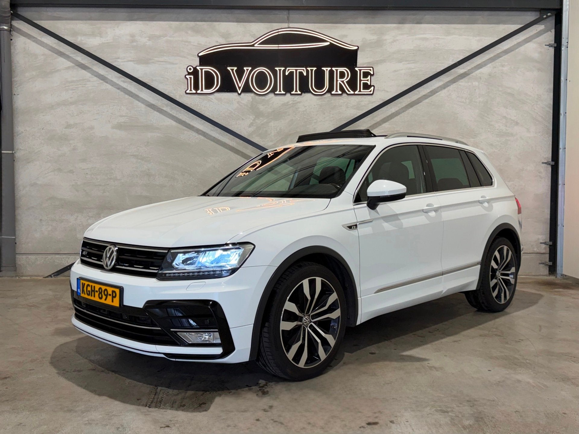 Volkswagen TIGUAN 2.0 TSI 4Motion Highline R-LINE LEDER|VIRT, Auto's, Gebruikt, 4 cilinders, 1984 cc, Wit