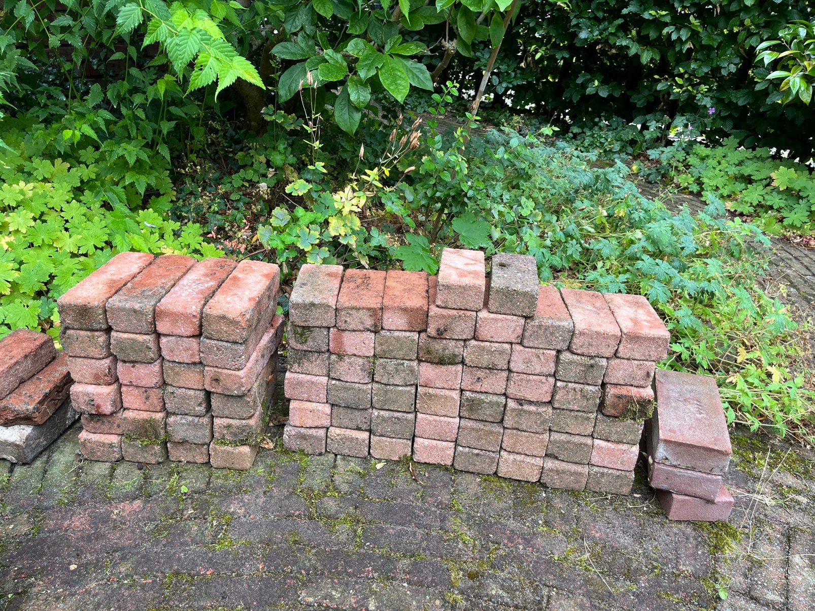 Getrommelde klinkers rood beton, Tuin en Terras, Ophalen, Gebruikt, Beton, Klinkers