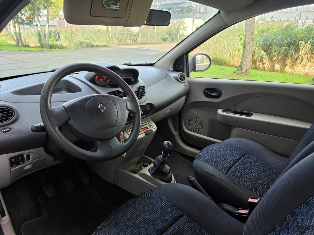 Renault Twingo 1.2 Authentique Airco Distr. vv Nw APK ✅, Twingo, Gebruikt, 31 €/maand, 4 cilinders