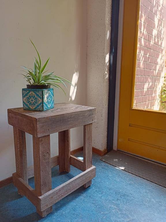 Brocante houten kruk bijzettafeltje, plantentafel hout, Ophalen