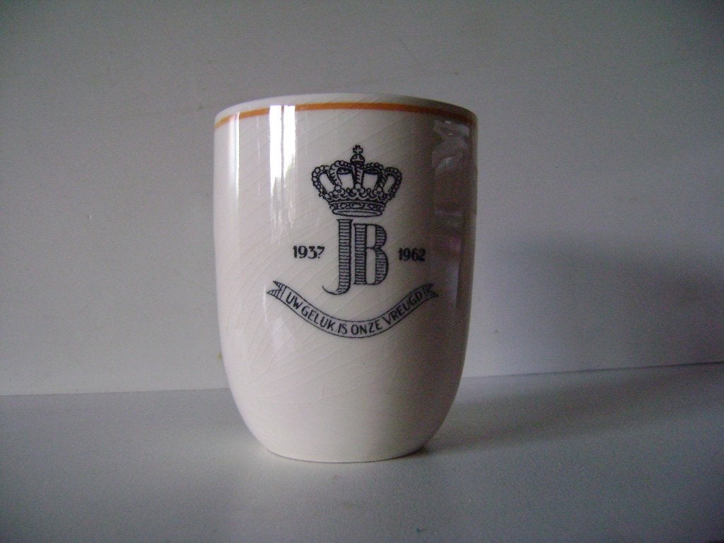 Crèmekleurige beker 25 jarig Huwelijk Koningin Juliana, Ophalen of Verzenden, Zo goed als nieuw, Nederland, Servies