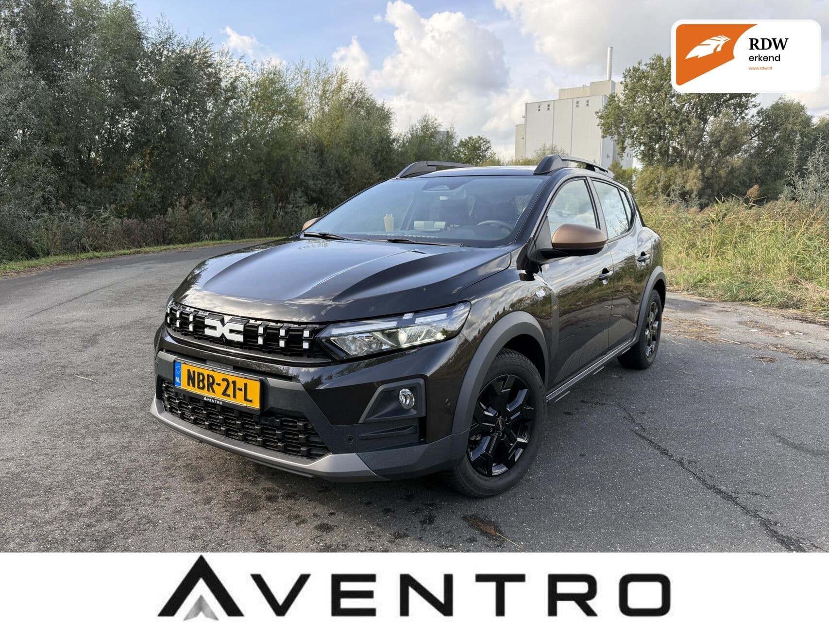 Dacia Sandero Stepway 110 Extreme | 360 | Stuurverwarming, Voorwielaandrijving, Dealer onderhouden, Gebruikt, Zwart