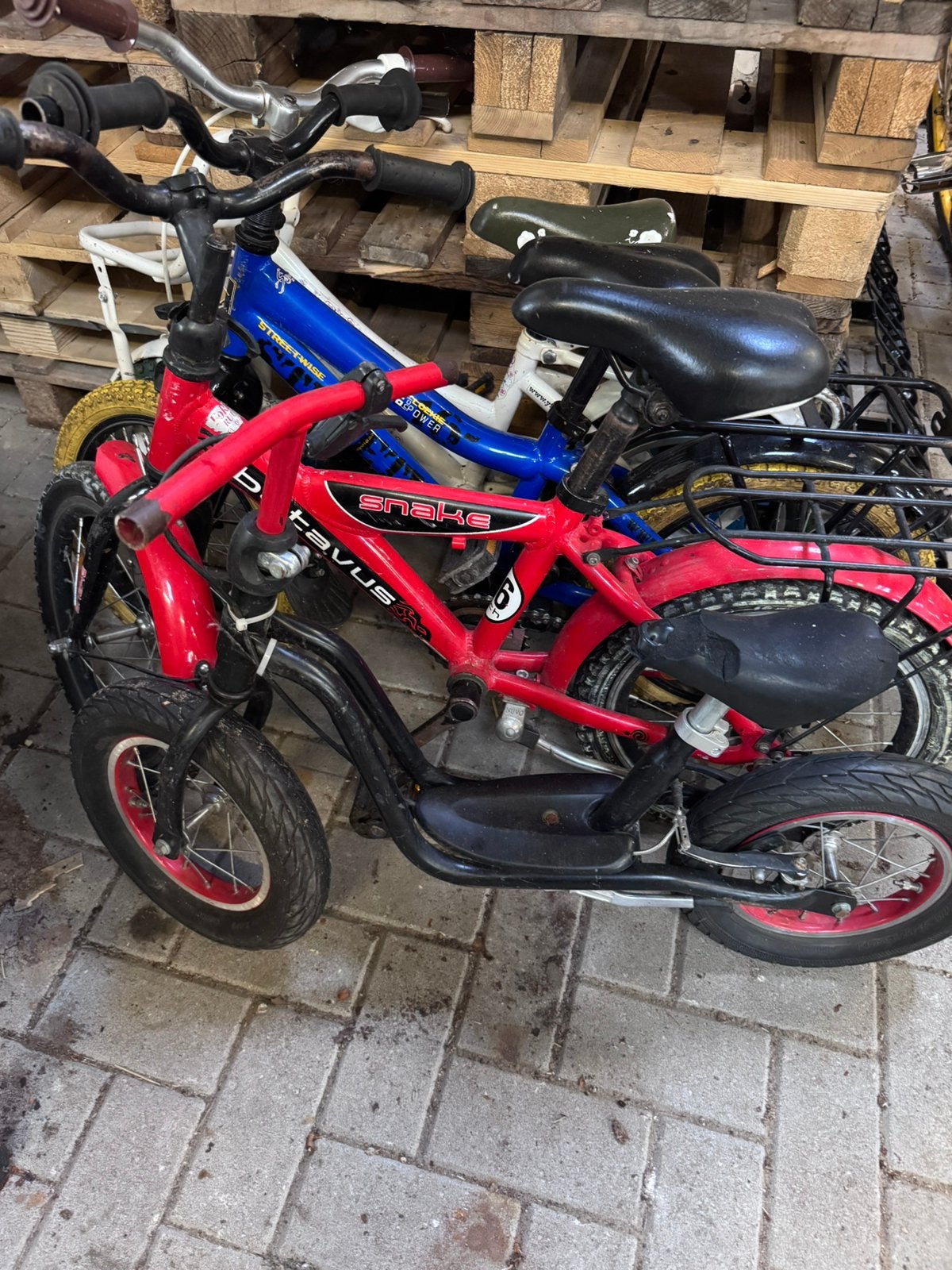 Fietsen 16 - 14 inch en loopfiets met licht, Fietsen en Brommers, Fietsen | Kinderfietsjes, Ophalen, Terugtraprem, Zijwieltjes