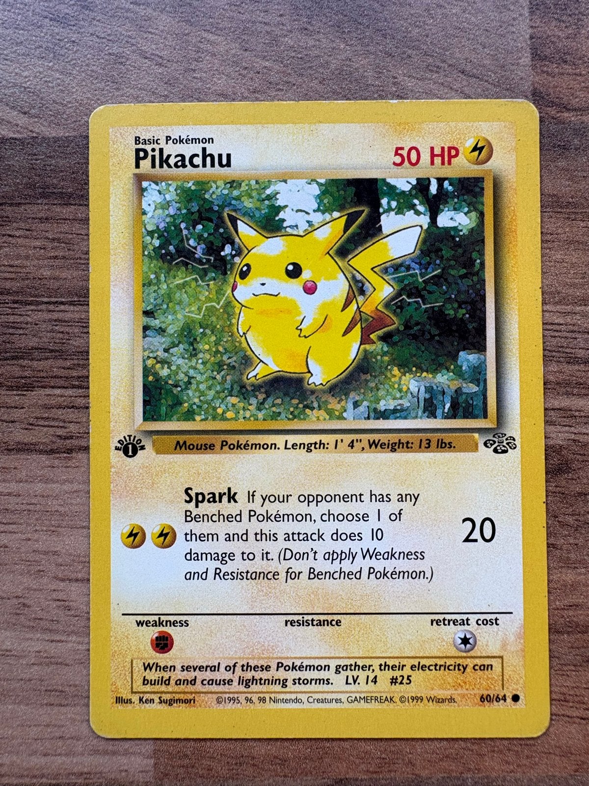 Pikachu first edition Pokémon kaart 60/64 Jungle Set (1999), Hobby en Vrije tijd, Ophalen of Verzenden, Gebruikt, Losse kaart