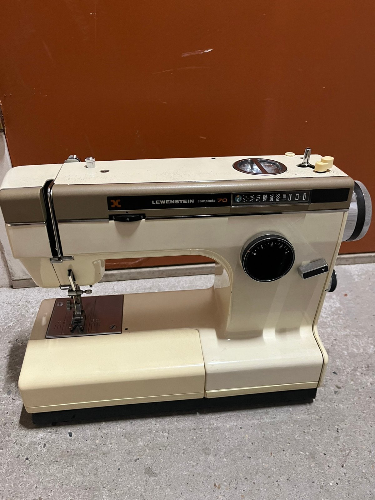 Lewenstein Compacta naaimachine, Ophalen, Gebruikt