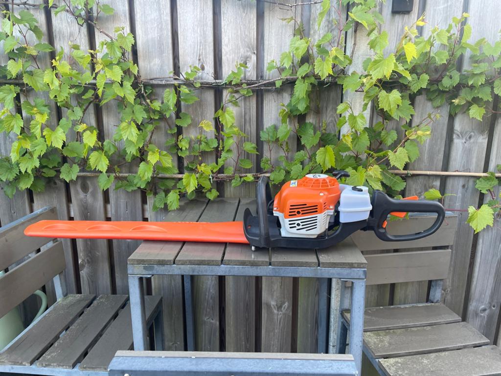 Heggenschaar stihl hs82T zeer netjes, Tuin en Terras, Heggenscharen, Ophalen, Zo goed als nieuw, Benzine