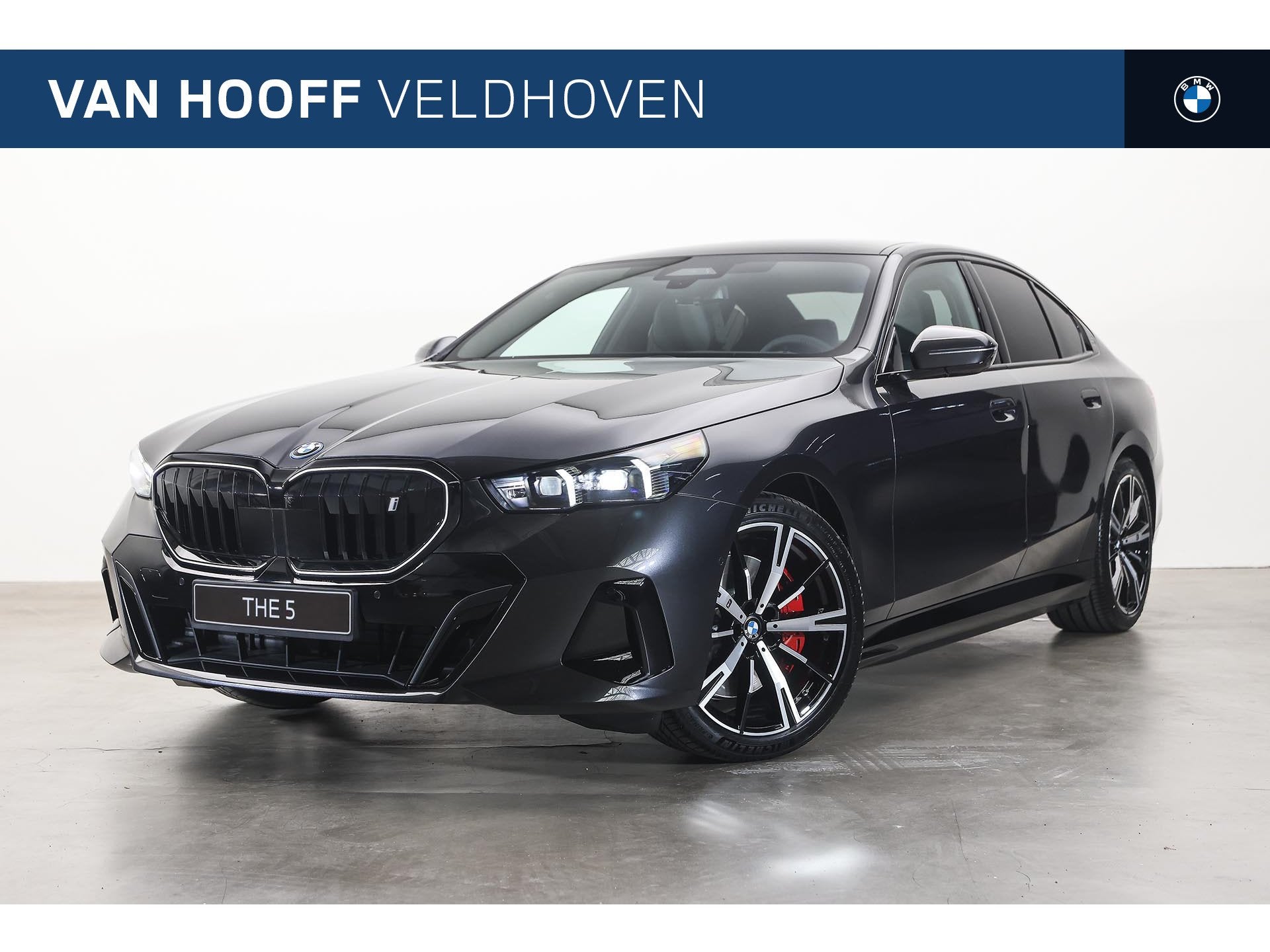 BMW i5 eDrive40 M Sport / Panoramadak / Trekhaak / Adaptieve, Auto's, Automaat, Achterwielaandrijving, Zwart, Nieuw