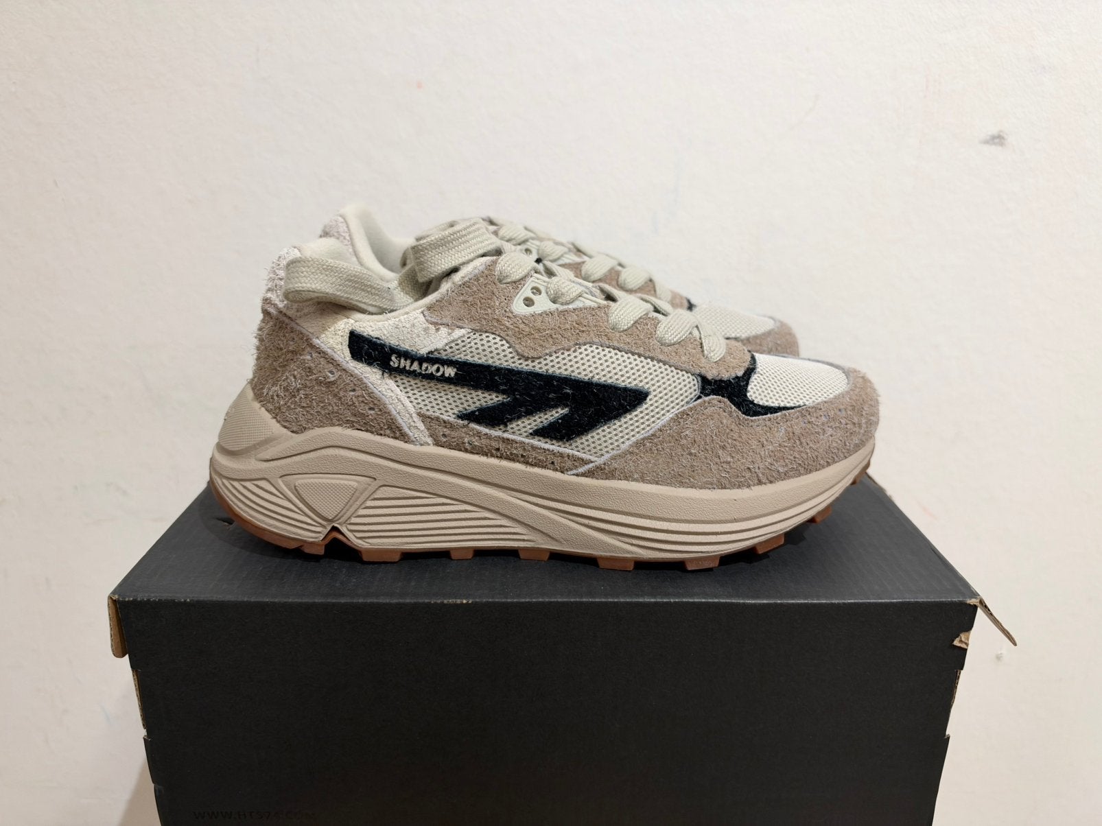 Te koop nieuwe Hi Tec HTS Shadow RGS maat 37, Nieuw, Ophalen of Verzenden, Sneakers of Gympen, 123@home.nl