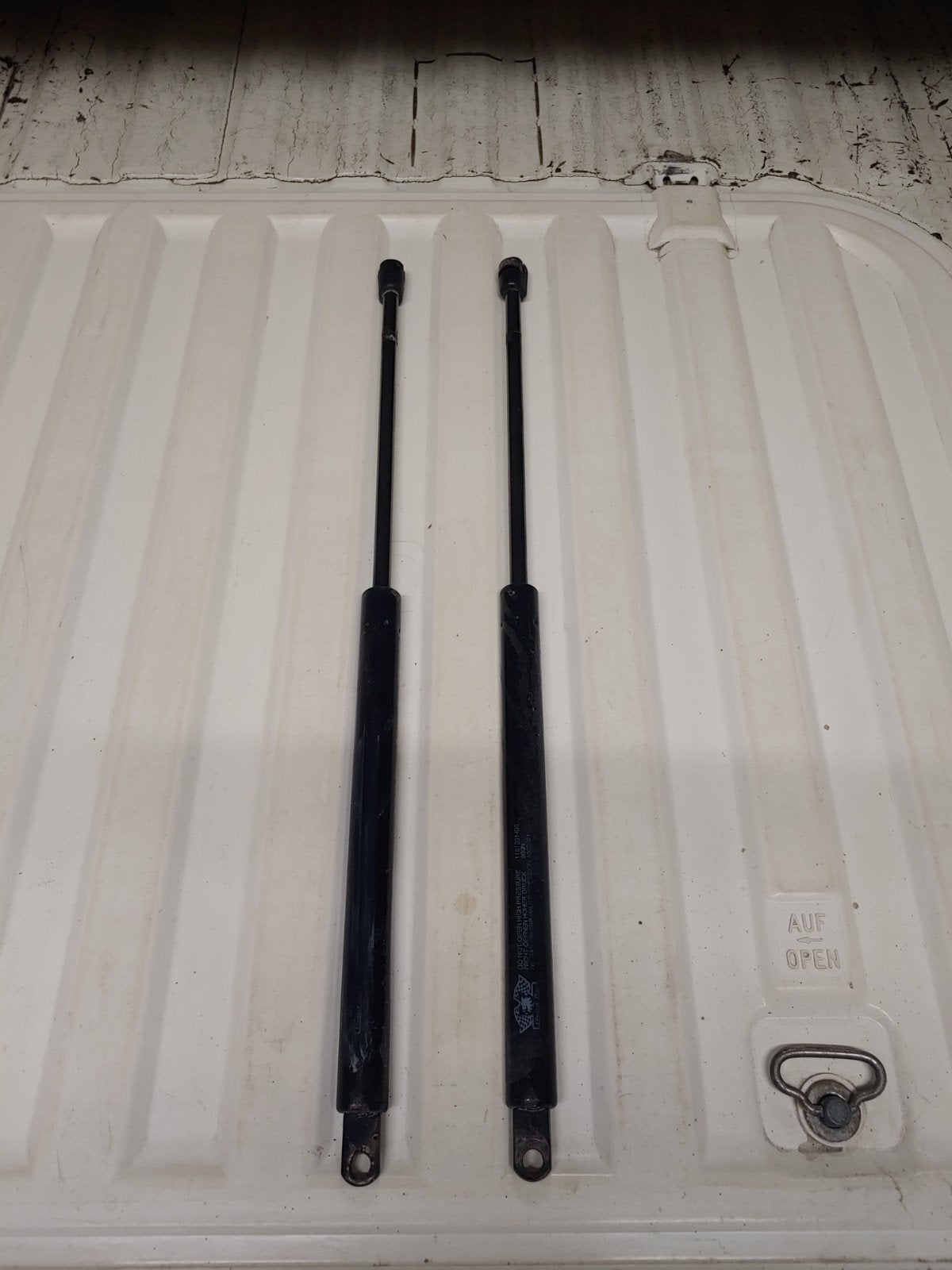 Gas veer achterklep volkswagen t3. (Heel sterk), Ophalen of Verzenden, Volkswagen