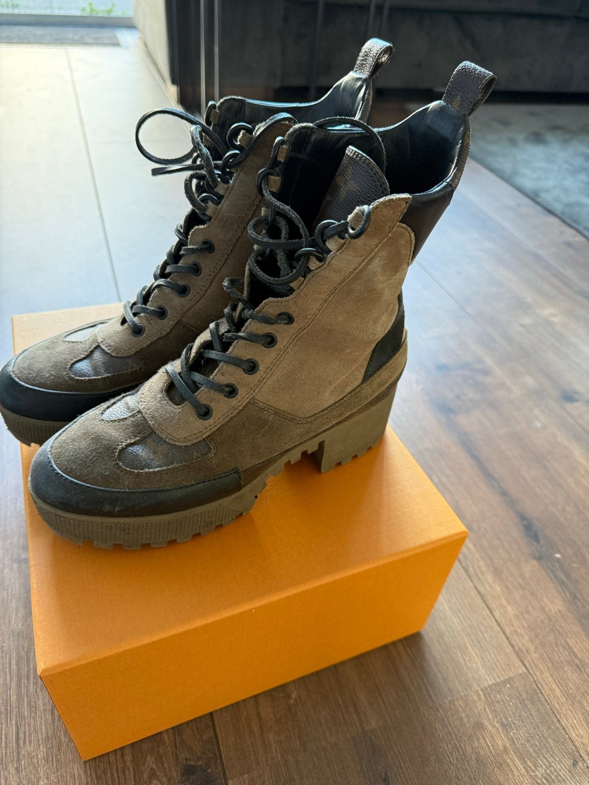 Louis Vuitton laarzen maat 38 inclusief bon, Kleding | Dames, Schoenen, Ophalen of Verzenden, Gedragen, Bruin, Lage of Enkellaarzen