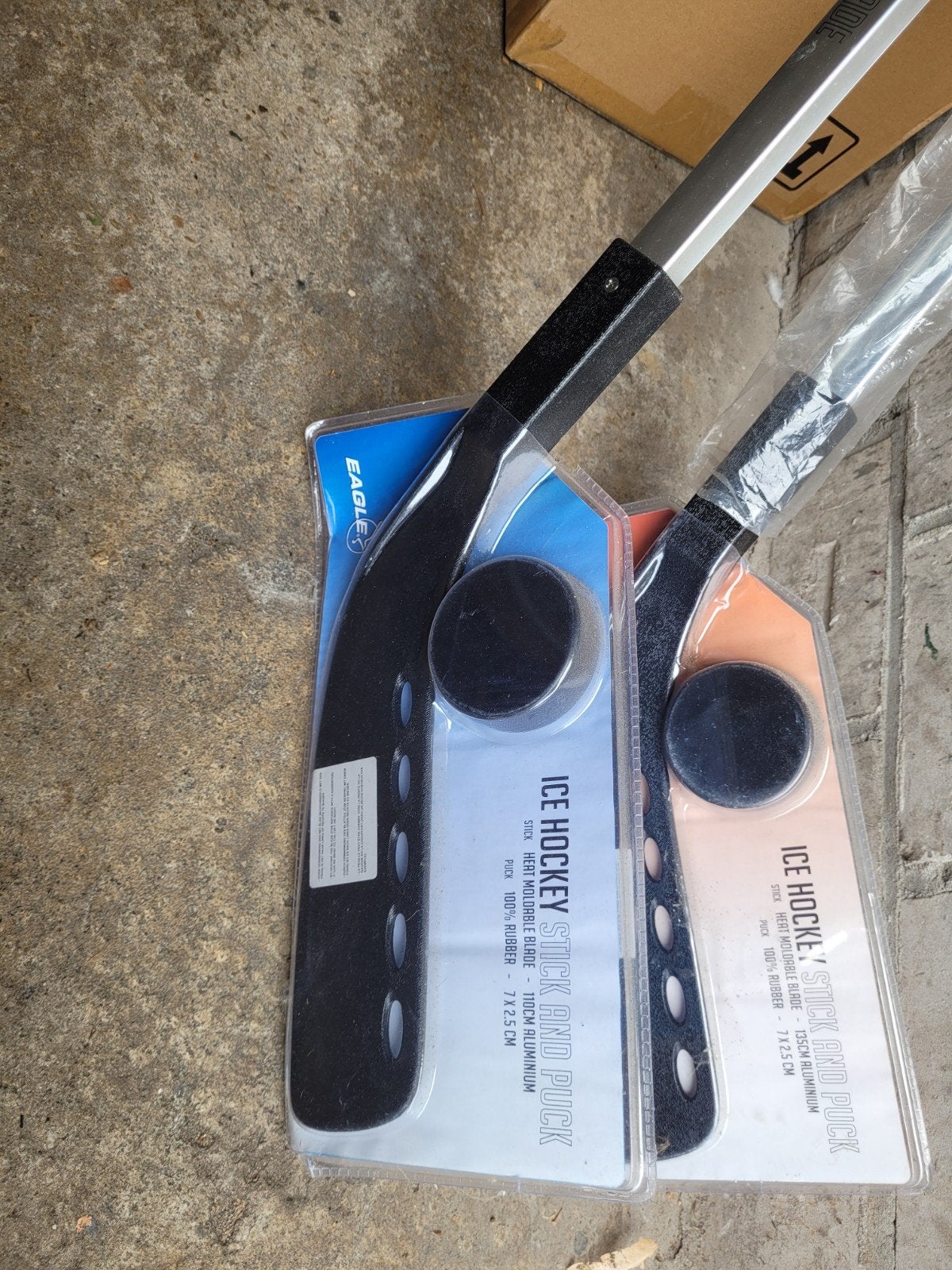 Nieuwe ijshockey sticks en pucks set (2 stuks), Sport en Fitness, Ophalen, Nieuw, Stick