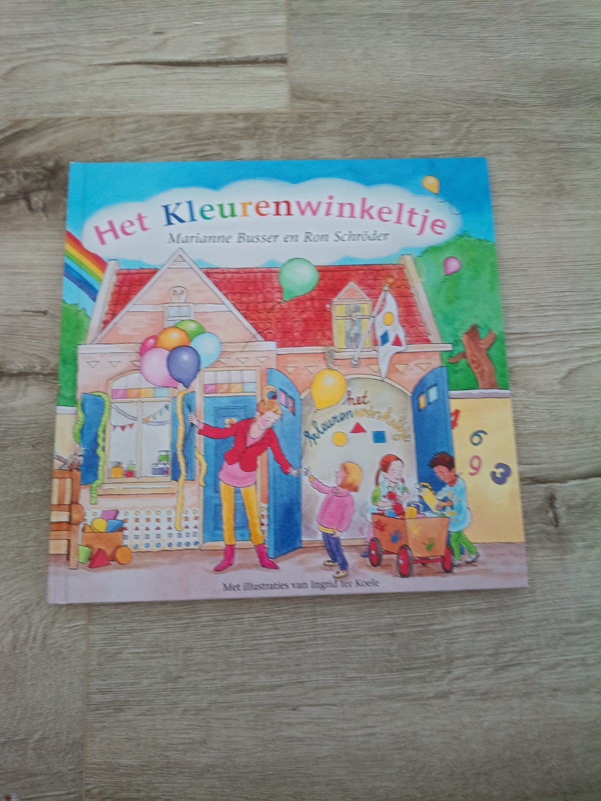 Het Kleurenwinkeltje - Marianne Busser en Ron Schröder, Boeken, Ophalen of Verzenden, Gelezen, 3 tot 4 jaar