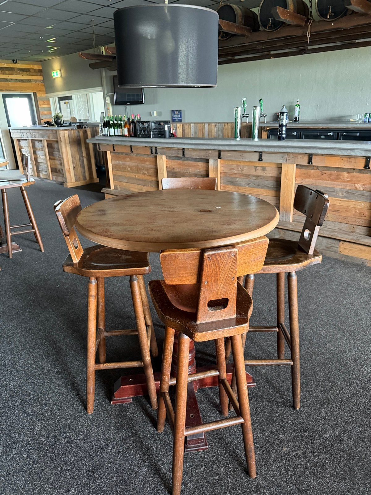 Houten bartafel met 4 barkrukken - Gebruikt, Ophalen, Gebruikt, Bruin, Vier