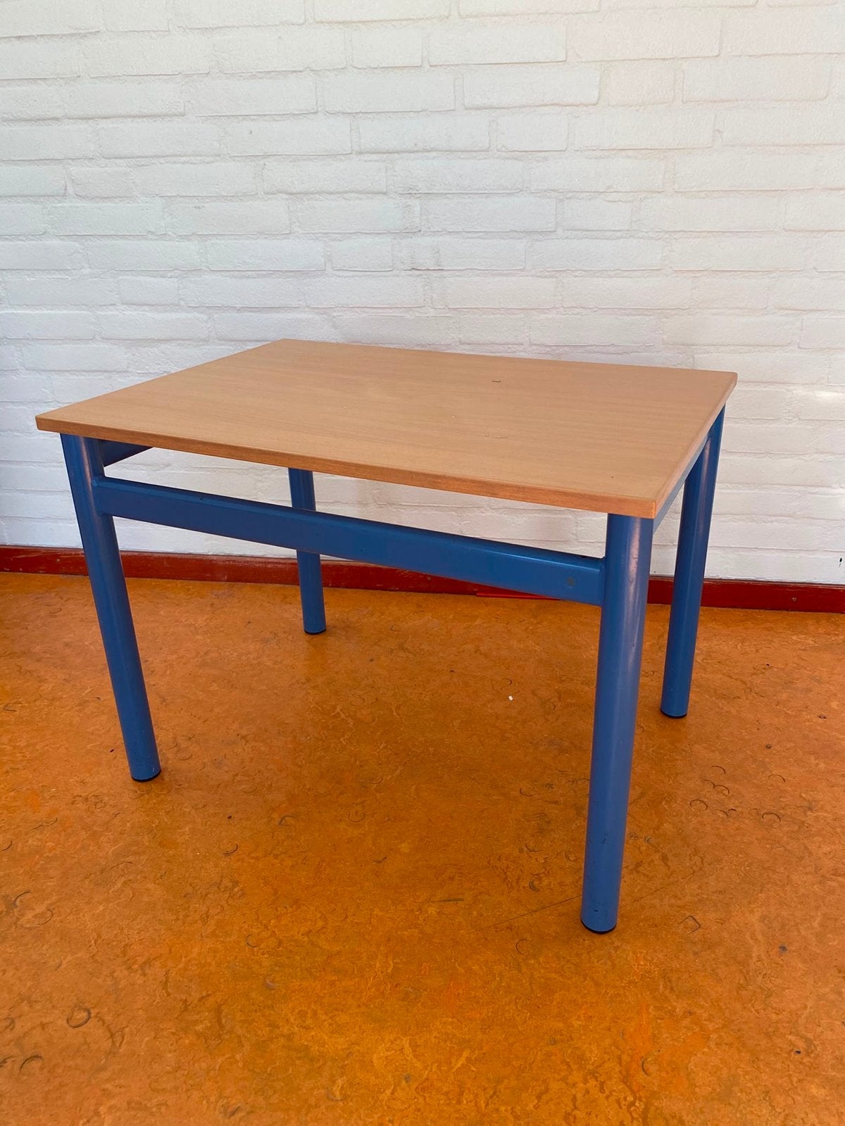 Kleuter meubilair: tafels, stoelen en krukken, Ophalen, Gebruikt, Tafel(s) en Stoel(en)
