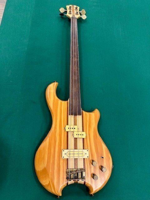 EKO BX7 -  fretless Bas gitaar, Muziek en Instrumenten, Snaarinstrumenten | Gitaren | Bas, Gebruikt, Elektrisch, Fretloos, Ophalen of Verzenden