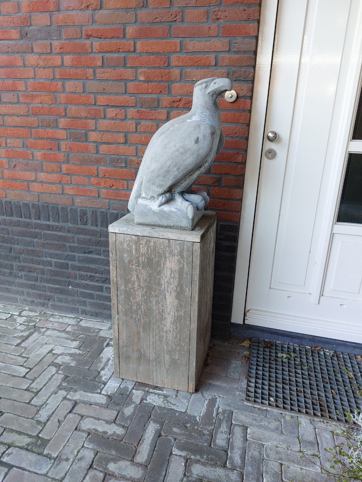 Beeld Adelaar met zuil, Tuin en Terras, Ophalen, Gebruikt, Beton, Dierenbeeld