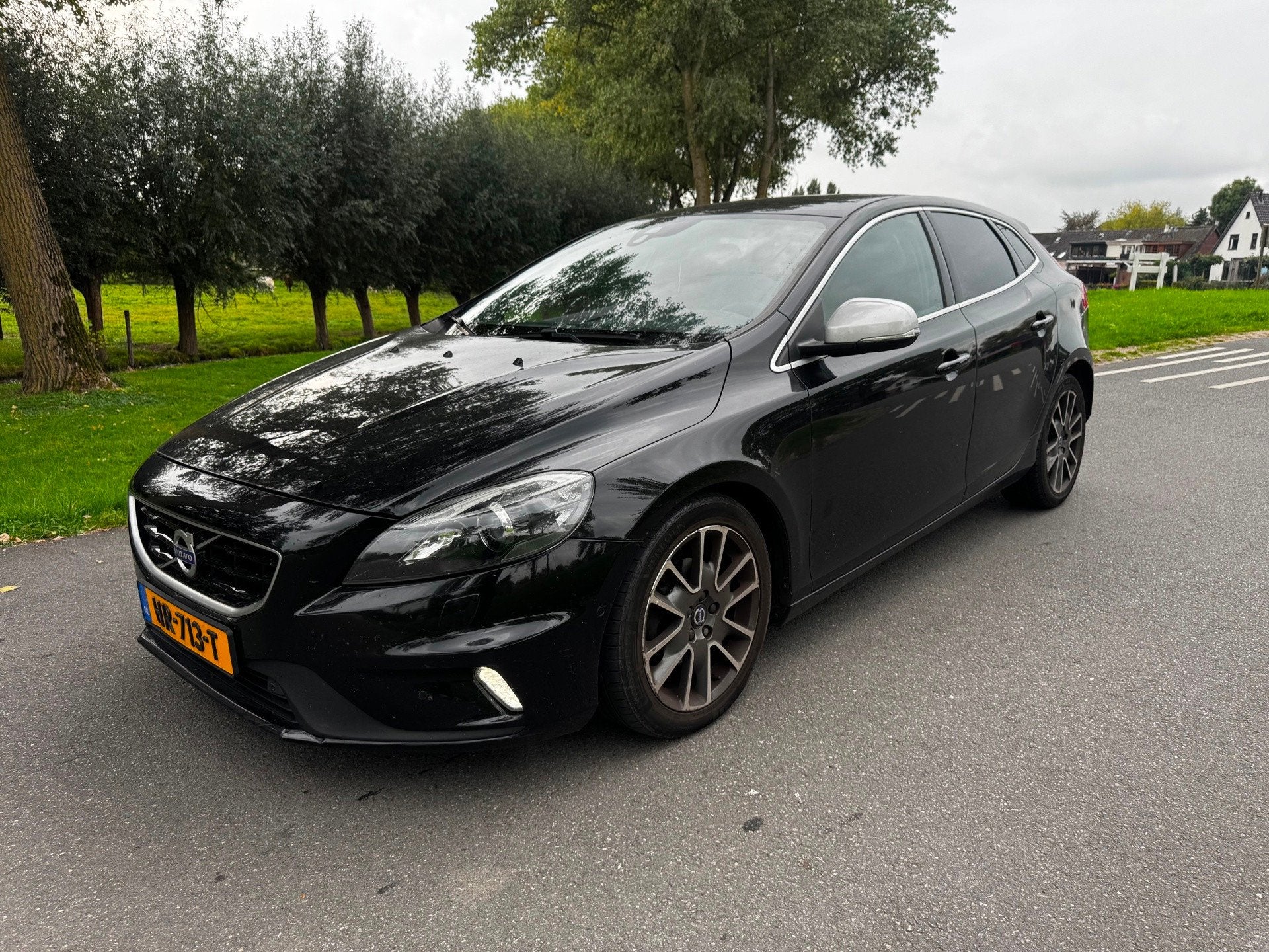 Volvo V40 2.0 D2 R-Design Business * export *, Auto's, Voorwielaandrijving, Gebruikt, Euro 6, 4 cilinders