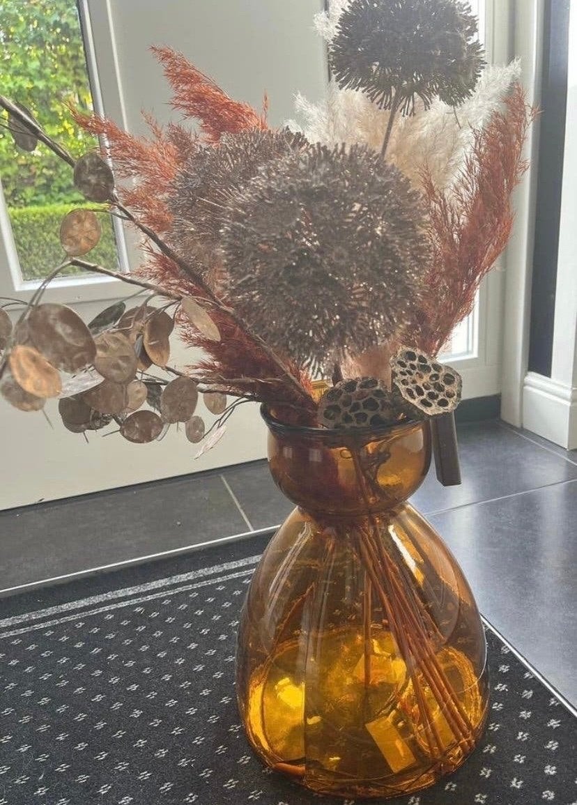 Glazen vaas met droogbloemen - Amberkleurig, Inclusief droogbloemen, Bruin, Ophalen of Verzenden, Glas