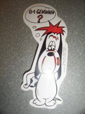 Droopy sticker 8-1 gewonnen 11 x 4 cm 1970, Ophalen of Verzenden, Zo goed als nieuw, Bedrijf of Vereniging
