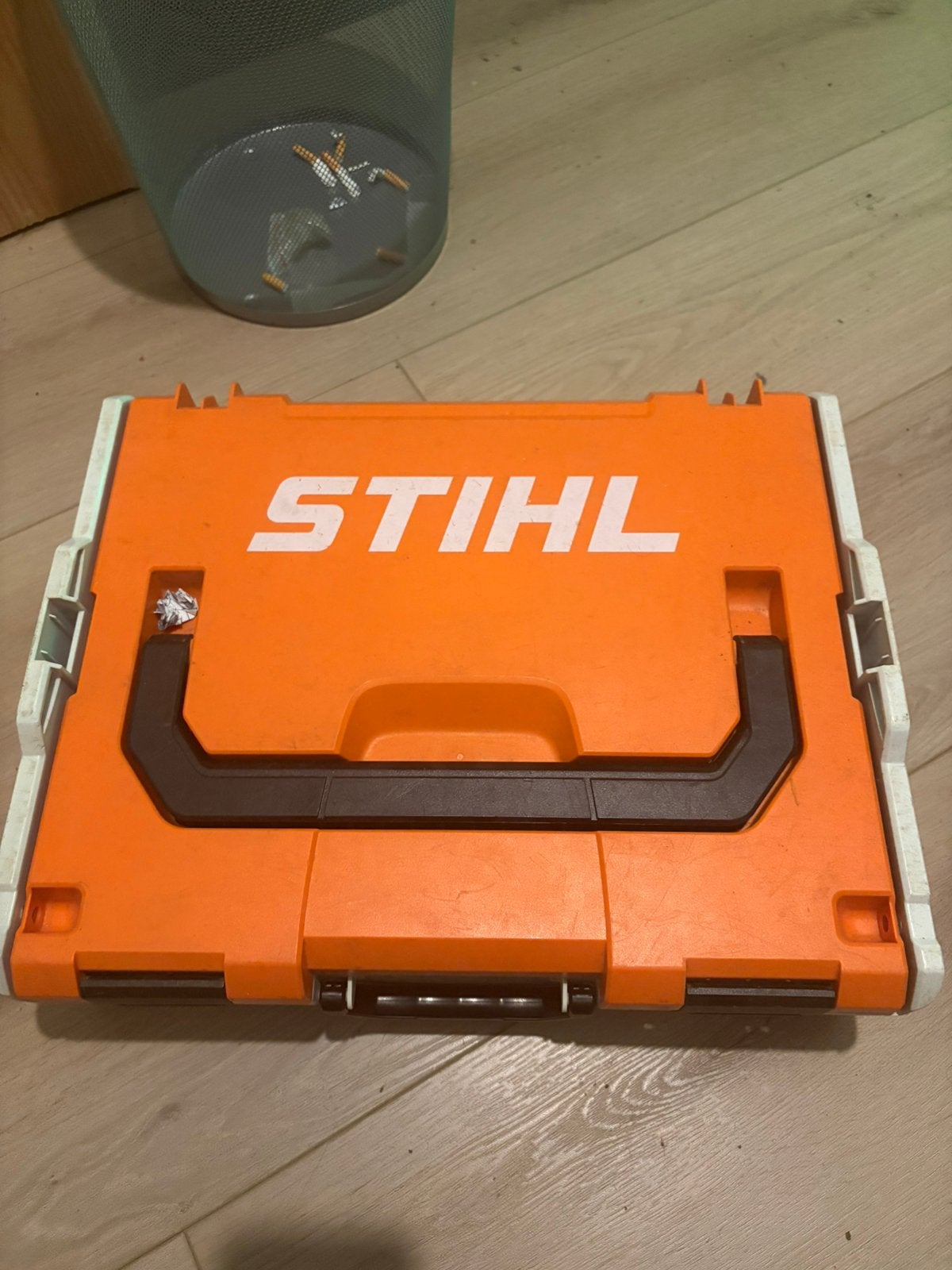 Stihl 2 accus + lader bos maaier, Ophalen, Zo goed als nieuw