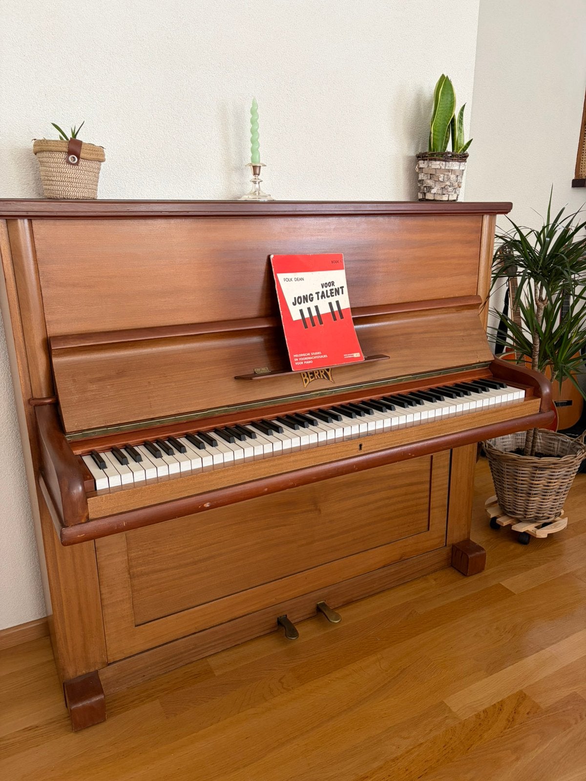 Gratis Berry London piano in Hatert, Nijmegen, Ophalen, Gebruikt, Bruin