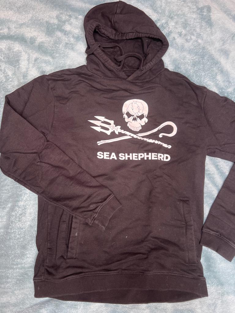 Sea Shepherd Hoodie Zwart met Skull Logo maat M, Ophalen of Verzenden, Gedragen