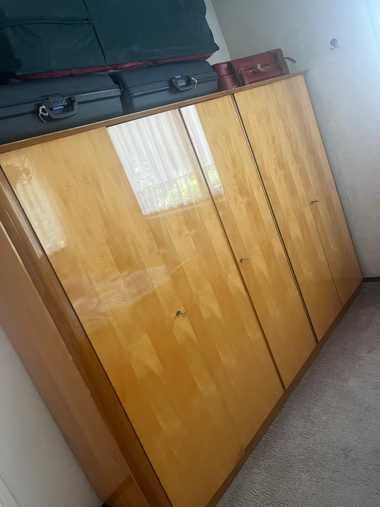 Ruime houten kledingkast met 3 deuren, Ophalen, Gebruikt, 150 tot 200 cm, Overige houtsoorten