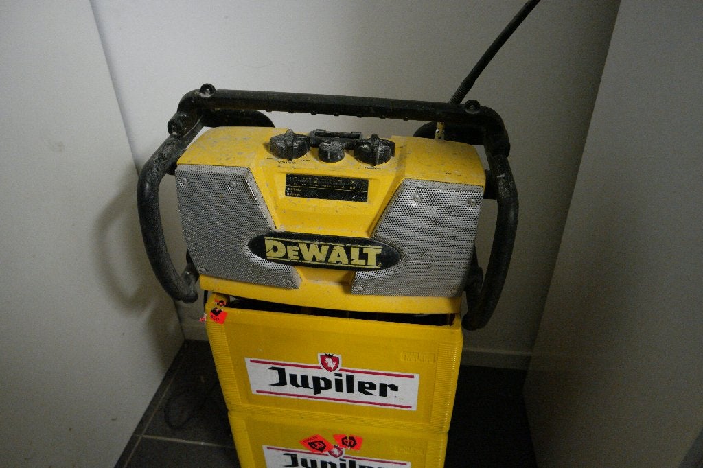 bouwradio DEWALT gratis verzonden naar DPD afhaalpunt, Ophalen, Zo goed als nieuw, Bouwradio