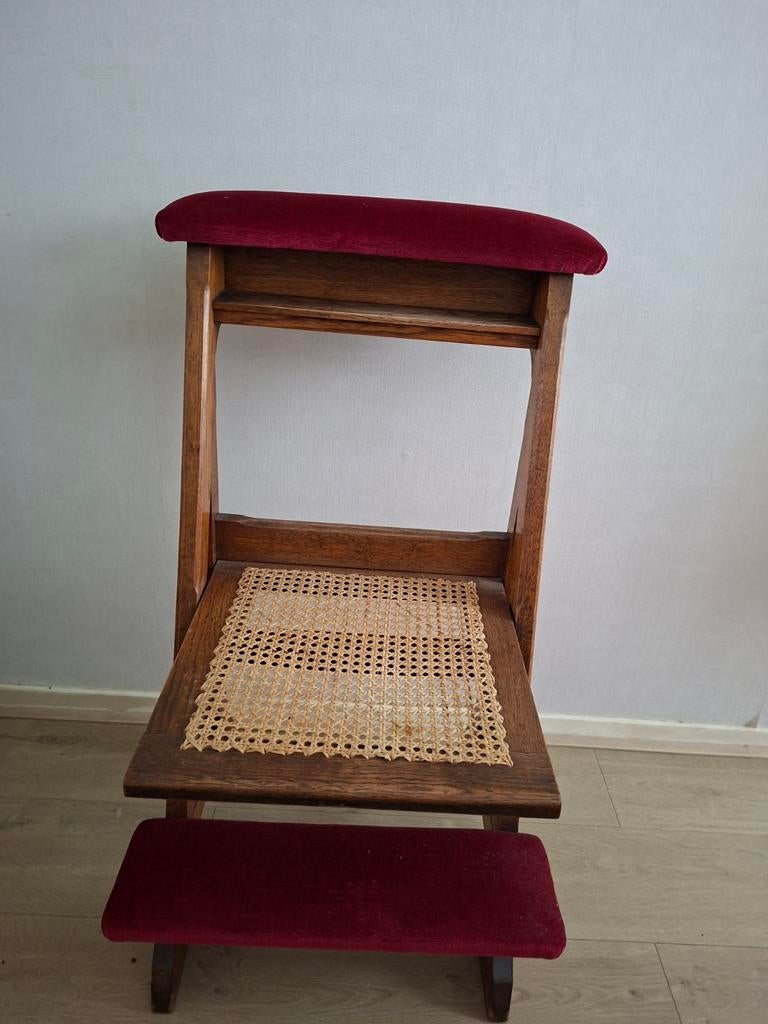 Houten bidbankje met rood fluweel en rieten zitting, Ophalen of Verzenden