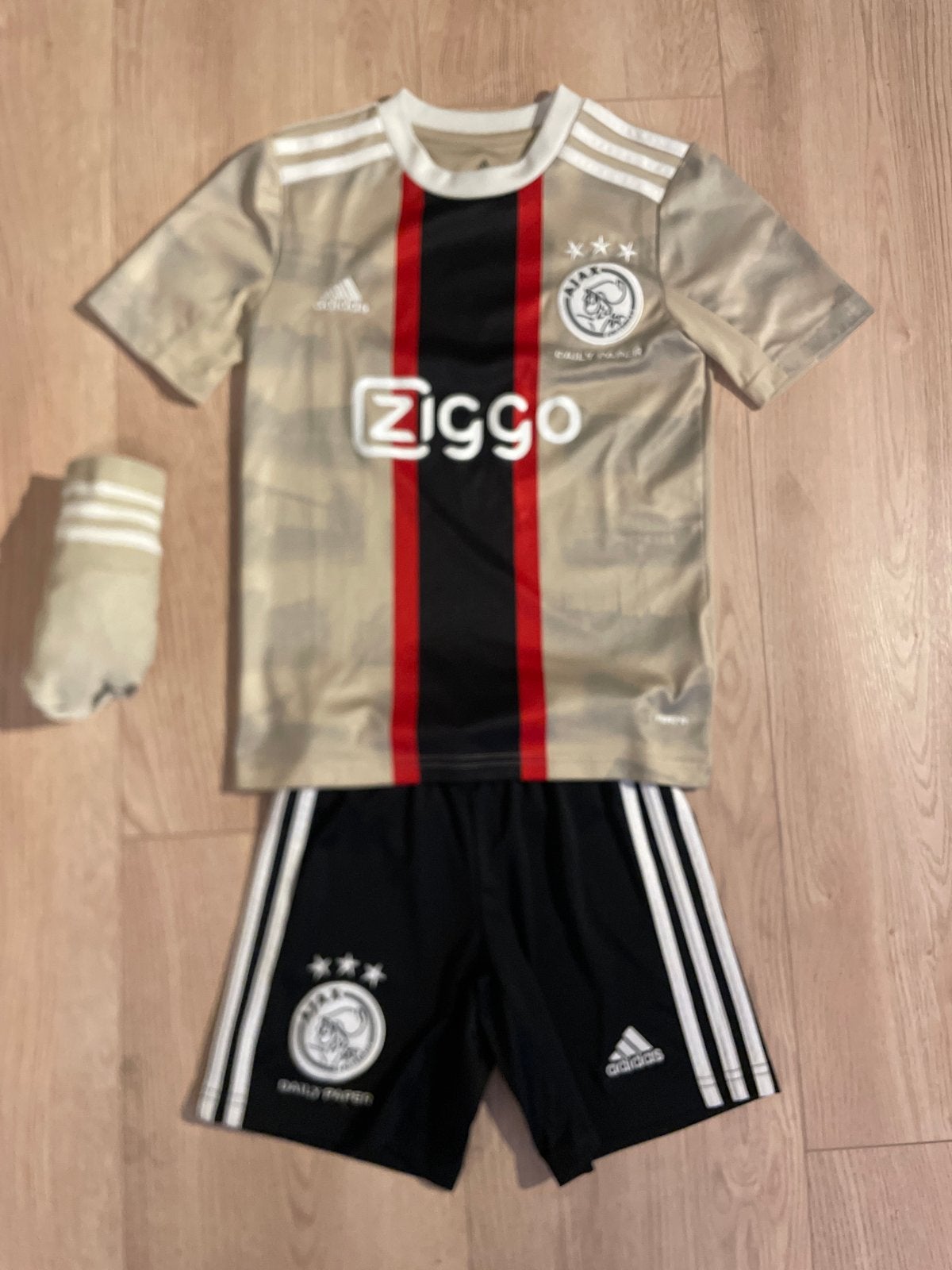 Ajax Daily Paper Origineel Uitshirt 22/23 Maat 140 met Broek, Ophalen of Verzenden, Zo goed als nieuw, Set