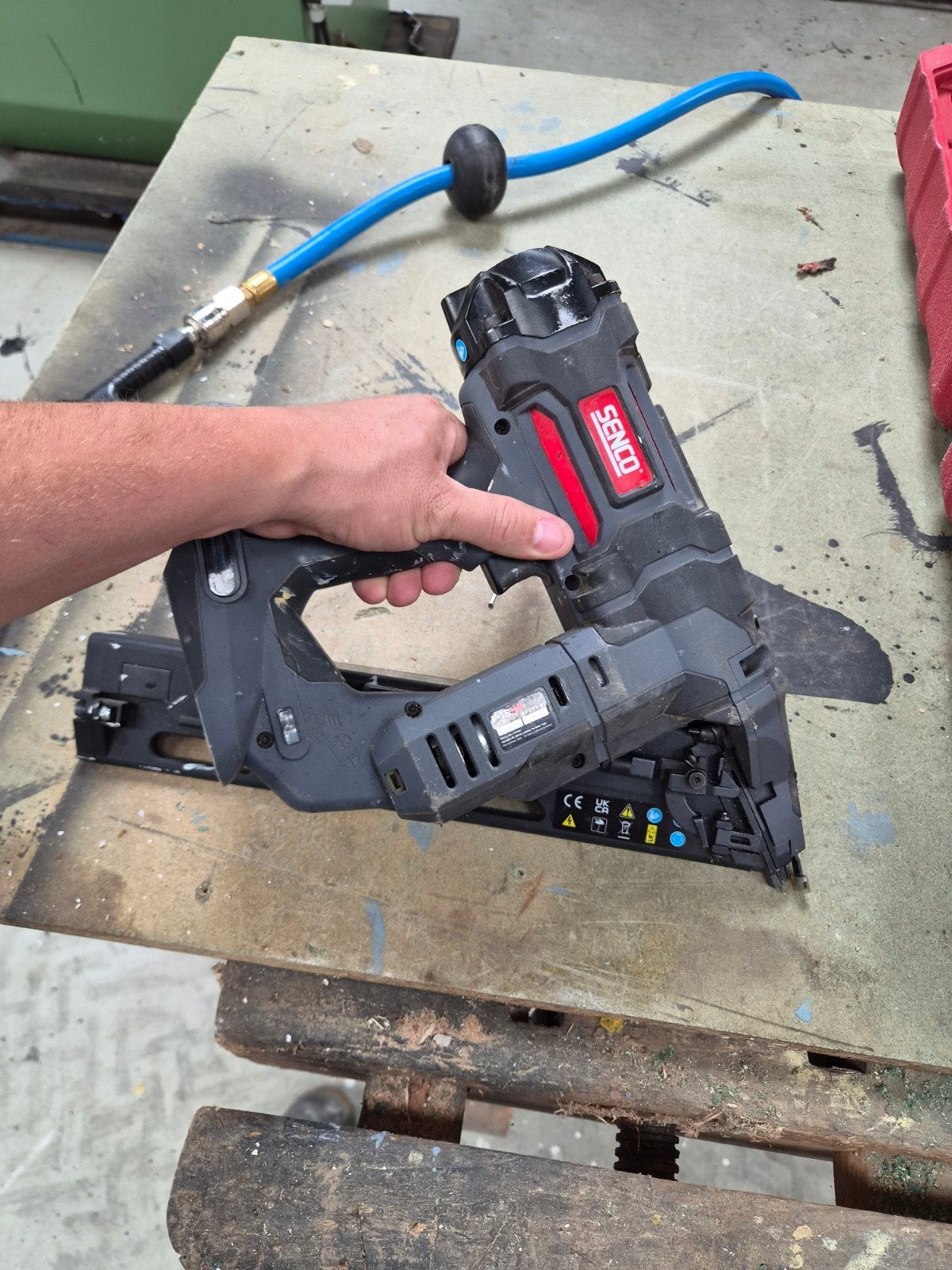 Senco F-15XP tacker met 2 accu's en lader, Ophalen, Gebruikt