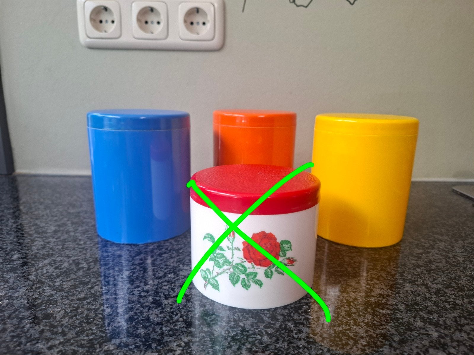 3 Vintage voorraadbussen 12 cm hoog, Ophalen, Gebruikt, Kunststof, Voorraadpot