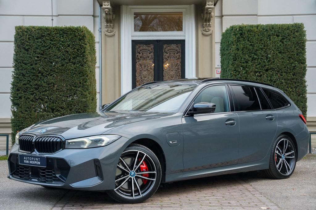 BMW 3-serie Touring 330e High Executive TREKHAAK | PANO | 36, Auto's, BMW, Gebruikt, Euro 6, 4 cilinders, Hybride Elektrisch/Benzine