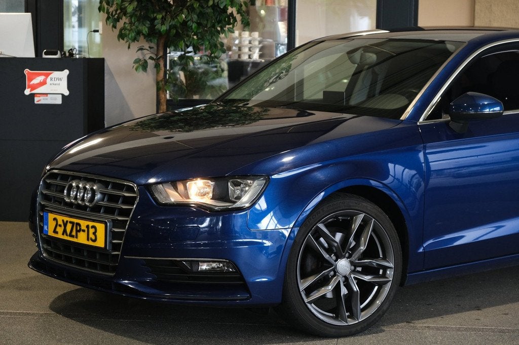 Audi A3 Limousine 1.4 TFSI Pro line Navigatie Airco Pdc, Auto's, Audi, Voorwielaandrijving, Gebruikt, 4 cilinders, Blauw